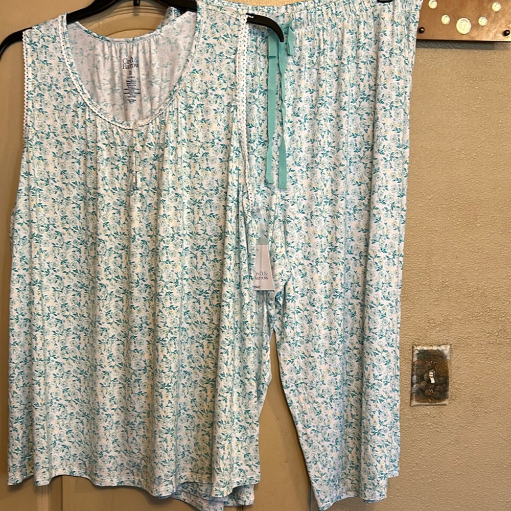 NWT Sz XXL Capri pajama set white w/green flowers